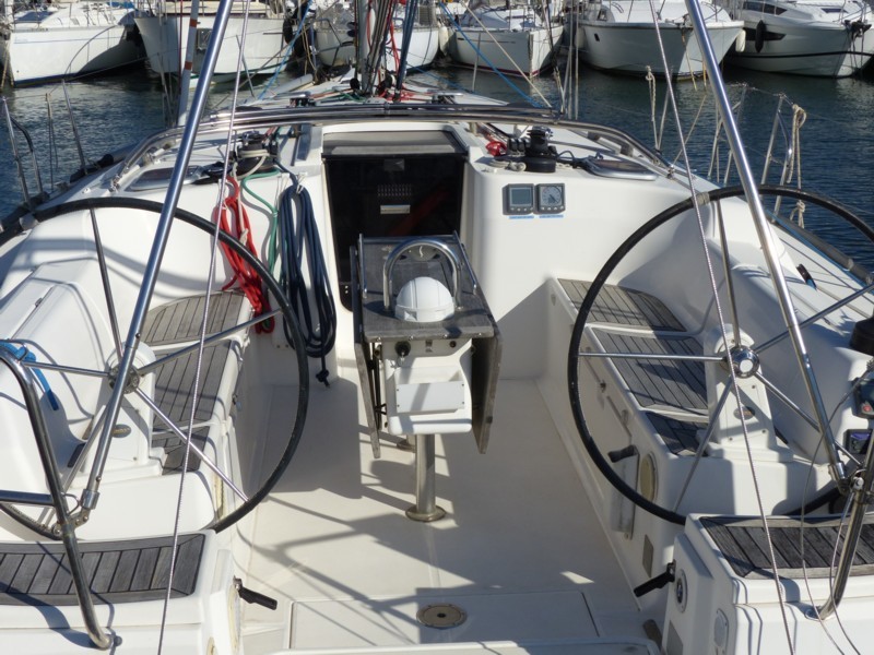 Dufour 425 - 4.jpg